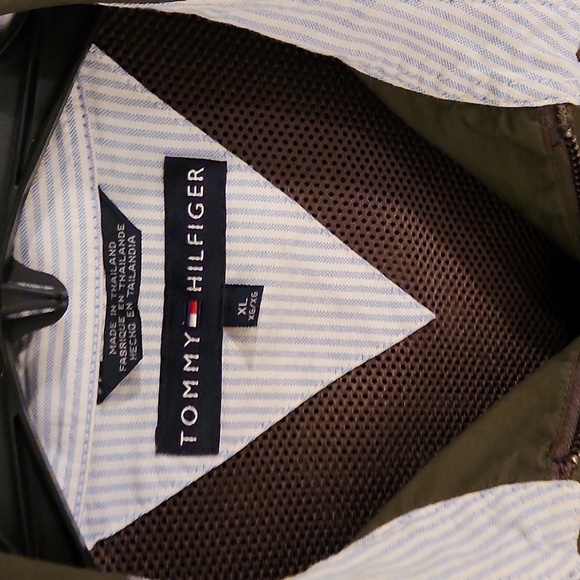 MENS Tommy Hilfiger Lightweight Jacket - Picture 2 of 4